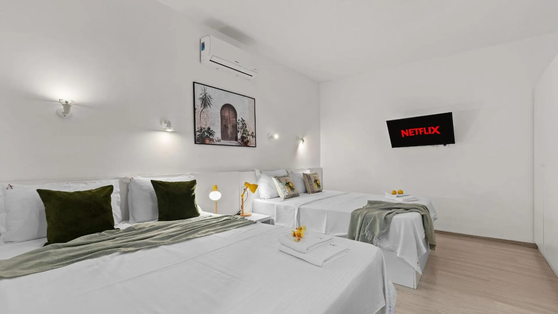 Kontakt z Studio With Two Bed