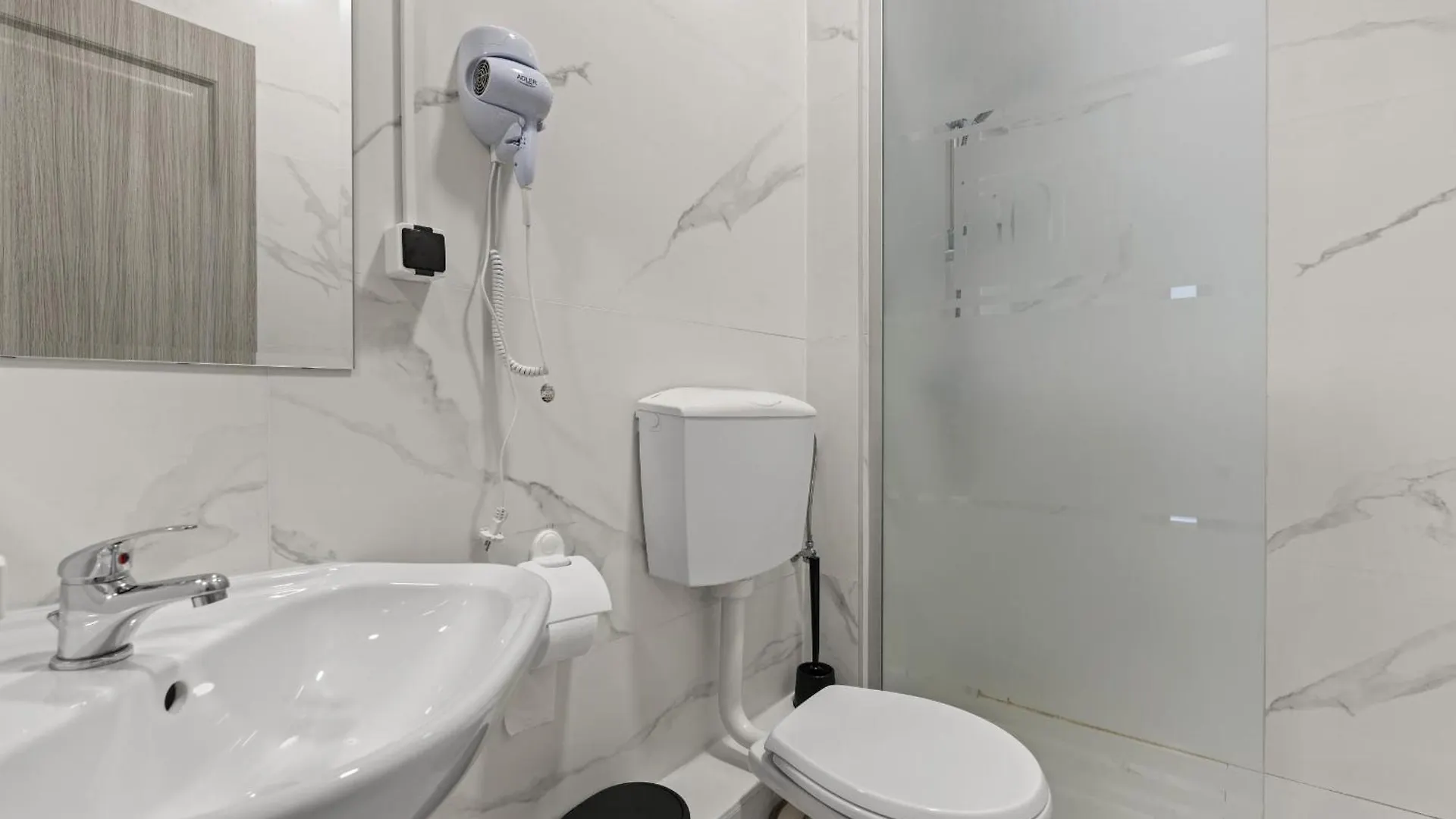 Studio With Two Bed Bukareszt Apartament